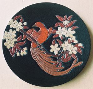 桜山鵲文様の飾り皿